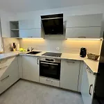 Modernes 2-zi Mit Terrasse Und Garten *