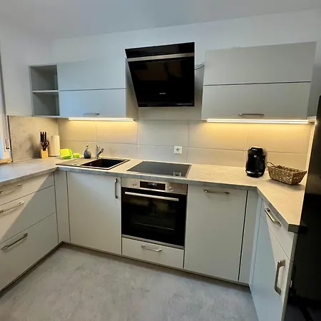 Modernes 2-zi Mit Terrasse Und Garten *