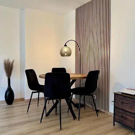 Modernes 2-zi Mit Terrasse Und Garten Apartamento