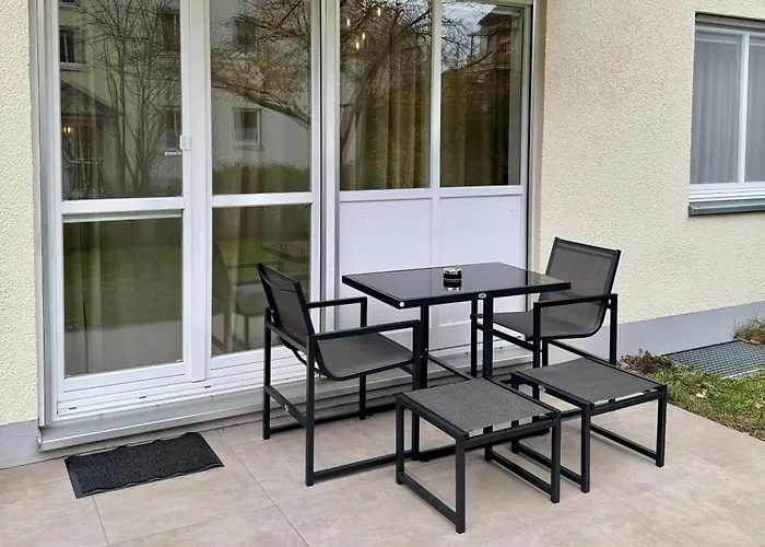 Modernes 2-zi Mit Terrasse Und Garten