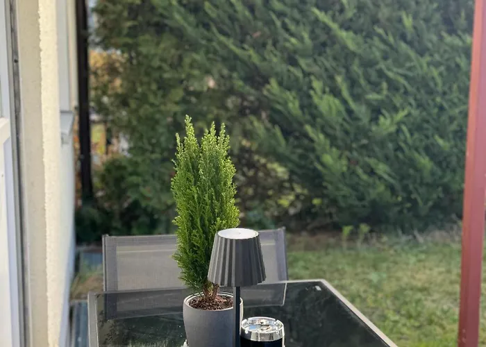 Modernes 2-zi Mit Terrasse Und Garten Διαμέρισμα