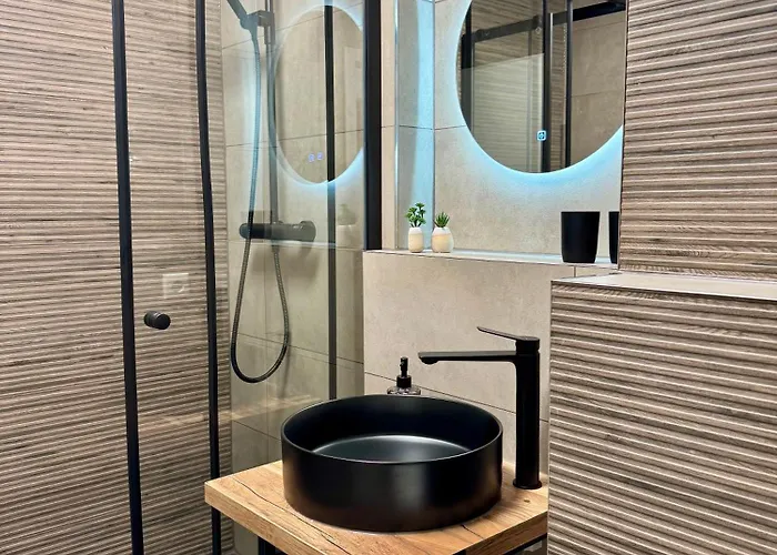 Modernes 2-zi Mit Terrasse Und Garten