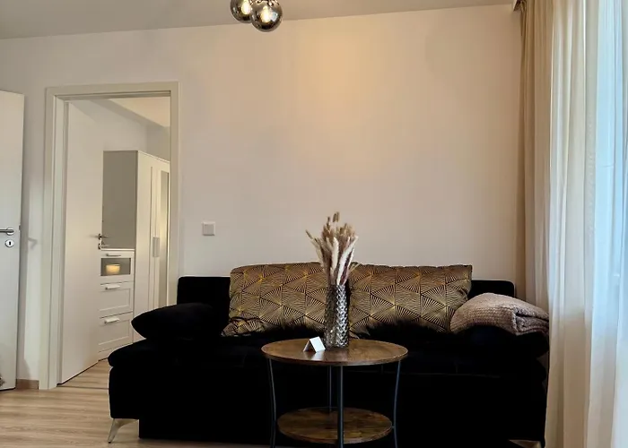 Modernes 2-zi Mit Terrasse Und Garten